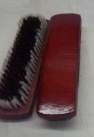 Cepillo para ropas, de cerda natural y madera  